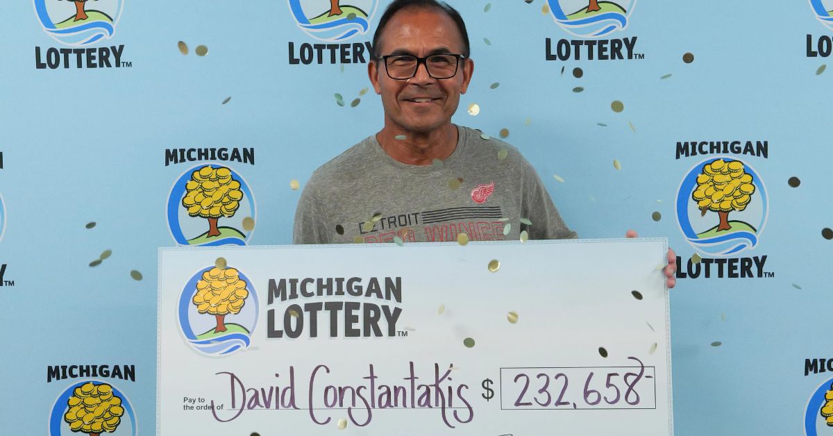 Michigan couple 'sitting pretty' after winning Fantasy 5 jackpot while on vacation