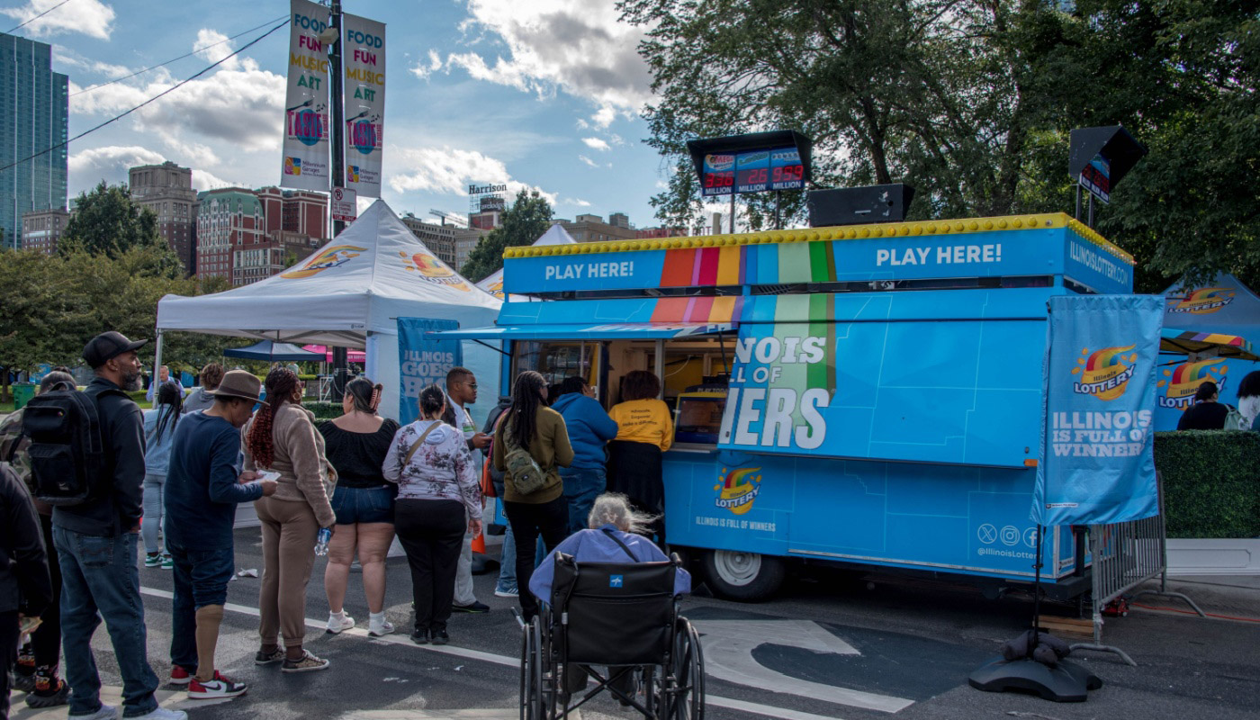 People queuing up to buy Illinois Lottery tickets.
